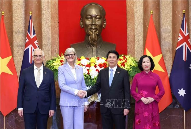 vna-potal-le-don-chinh-thuc-toan-quyen-australia-sam-mostyn-tham-cap-nha-nuoc-toi-viet-nam-stand.jpg