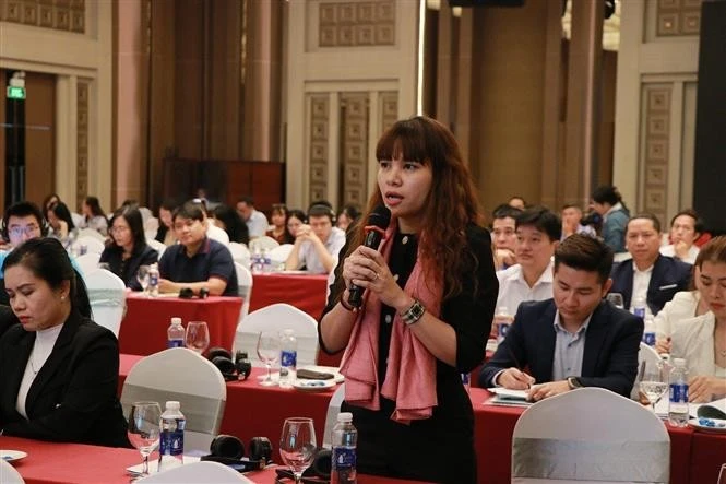 Le dialogue entre l'autorité locale et les entreprises d'investissement direct étranger à Dong Nai. Photo : VNA