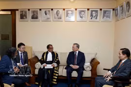 Le dirigeant To Lam rencontre le président du Parlement sri-lankais Jagath Wickramaratne