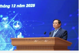 Le Premier ministre Pham Minh Chinh au IIIᵉ Forum national sur le développement de l’économie et de la société numériques, organisé en présentiel et en ligne avec les 34 villes et provinces. Photo : VNA