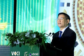 Le vice-Premier ministre Hô Đuc Phoc, président du Conseil national pour le développement durable prend la parole lors du forum. Photo : VietnamPlus