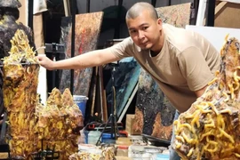 Le peintre Le Huu Hieu. Photo : https://www.sggp.org.vn/