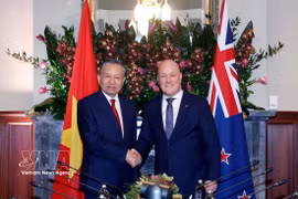 Le secrétaire général du Parti To Lam s’est entretenu le 13 août au matin (heure locale), à Auckland, avec le Premier ministre néo-zélandais, Christopher Luxon. Photo : VNA