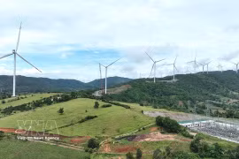 Le parc éolien de Lien Lap, situé dans la commune de Tan Lap, province de Quang Tri. Les énergies propres constituent un axe prioritaire de coopération entre le Vietnam et le Canada. Photo : VNA