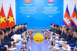 Le Premier ministre vietnamien Pham Minh Chinh s’est entretenu, le 6 février à Phnom Penh, avec son homologue cambodgien Hun Manet. Photo : VNA