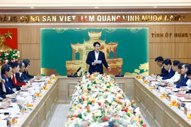 Le président Luong Cuong préside une réunion pour annoncer le projet de rapport d’inspection à Hung Yen. Photo : VNA