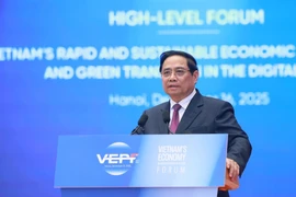 Le Premier ministre Pham Minh Chinh prend la parole lors du Forum économique du Vietnam 2025, perspectives 2026. Photo : VNA