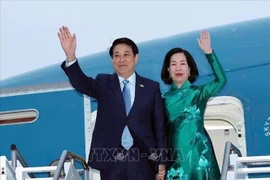 Dans l’après-midi du 24 septembre (heure locale), le président vietnamien Luong Cuong et son épouse ont quitté New York. Photo : VNA