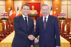Le secrétaire général du Parti To Lam (droite) et le président français Emmanuel Macron à Hanoï en mai 2025. Photo : VNA