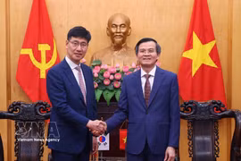 Renforcement de la coopération entre le Vietnam et Samsung Vietnam dans la formation des cadres dirigeants