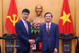 Renforcement de la coopération entre le Vietnam et Samsung Vietnam dans la formation des cadres dirigeants