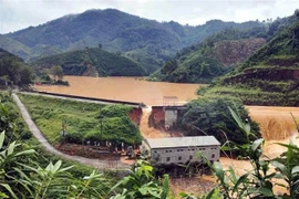 La rupture du barrage hydroélectrique de Bac Khe, situé dans le hameau du même nom, survenue vers 13h35 le 7 octobre. Photo : VNA