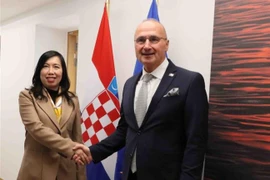 La vice-ministre des Affaires étrangères Le Thi Thu Hang et le ministre croate des Affaires étrangères Gordan Grlic Radman. Photo : VNA