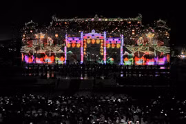 La cérémonie d'ouverture de la Semaine du Festival international de l'art de Hue 2024. Photo : VNA