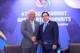 Le Premier ministre Pham Minh Chinh (droit) et le président du Conseil européen Antonio Costa. Photo: VNA