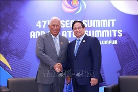 Le Premier ministre Pham Minh Chinh (droit) et le président du Conseil européen Antonio Costa. Photo: VNA