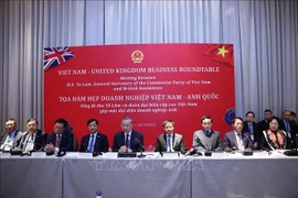 Le secrétaire général du Parti communiste du Vietnam, To Lam, a rencontré, le 30 octobre (heure locale) à Londres, des entreprises britanniques. Photo : VNA