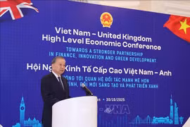 Le SG To Lam s’exprime à la Conférence économique de haut niveau Vietnam–Royaume-Uni. Photo : VNA