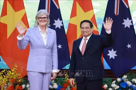 Le Premier ministre Pham Minh Chinh rencontre à Hanoï la gouverneure générale d’Australie, Sam Mostyn. Photo : VNA