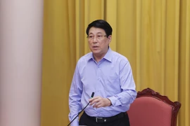 Le président Luong Cuong travaille avec le Bureau du président sur le bilan du mois de juin et les priorités pour le mois de juillet. Photo : VNA