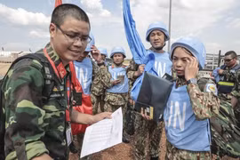 Les 32 premiers membres du personnel de l'Hôpital de campagne de niveau 2 n° 1 du Vietnam sont arrivés au Soudan du Sud où ils participent à la mission onusienne, le 2 octobre 2018. Photo : Archives VNA