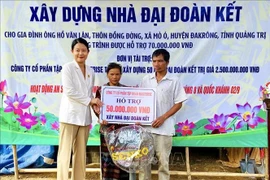Une maison est offerte à la famille de Ho Van Lan, résidant dans le village de Dong Dong, commune de Mo O, district de Dakrong, province de Quang Tri. Photo : VNA