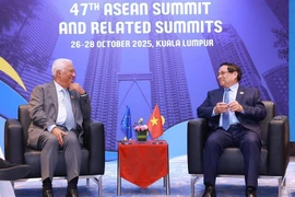 Le Premier ministre Pham Minh Chinh rencontre le président du Conseil européen, António Costa, dans le cadre du 47e sommet de l'ASEAN en Malaisie. Photo : VNA