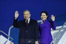 Le secrétaire général du Comité central du Parti communiste du Vietnam, Tô Lâm. et son épouse. Photo : VNA