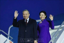 Le secrétaire général du Comité central du Parti communiste du Vietnam, Tô Lâm. et son épouse. Photo : VNA