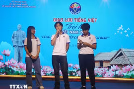 Des Vietnamiens d'outre-mer participent au concours d'échange de langue vietnamienne. Photo : VNA
