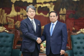 Le Premier ministre Pham Minh Chinh rencontre à Hanoï Maeda Tadashi, président du Conseil d’administration de la Banque japonaise pour la coopération internationale. Photo : VNA