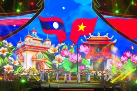 Le spectacle « Vietnam–Laos : Épopée de l’amitié » à Vientiane. Photo : VNA