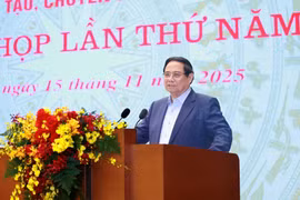 Le Premier ministre préside une réunion sur la transformation numérique et le Projet 06. Photo : VNA