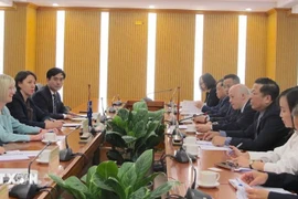 Le ministre vietnamien de la Construction, Tran Hông Minh, a reçu le 1er août à Hanoï Mme Gillian Bird, ambassadrice d’Australie au Vietnam, pour discuter du renforcement de la coopération bilatérale dans le domaine des infrastructures. Photo : VNA
