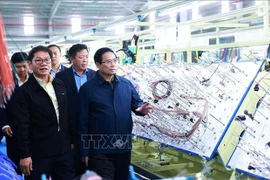 Le Premier ministre visite la société par actions du groupe Truong Hai (THACO). Photo : VNA