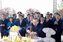 Le SG du Parti To Lam rend hommage aux anciens SG Tran Phu et Ha Huy Tap