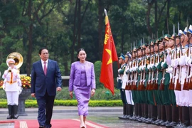La cérémonie d'accueil de la PM thaïlandaise en visite officielle au Vietnam