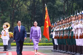 La cérémonie d'accueil de la PM thaïlandaise en visite officielle au Vietnam