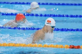 Pham Thanh Bao remporte l’épreuve du 100 m brasse, offrant la deuxième médaille d’or de la natation vietnamienne et la 14ᵉ médaille d’or de la délégation. Photo : VNA