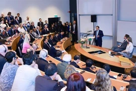 Le Premier ministre Pham Minh Chinh visite et prononce le 12 juin (heure locale) un discours de politique à l’Université d’économie de Stockholm. Photo : VNA