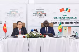 Le président de l’Assemblée nationale du Vietnam Trân Thanh Mân (droite) et le président de l’Assemblée nationale du Sénégal Malick Ndiaye. Photo : VNA