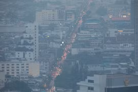 Bangkok est couvert par le smog. Photo : Xinhua/VNA