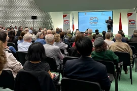 La cérémonie de célébration du 50e anniversaire de la réunification du Vietnam, le 29 avril 2025 au siège du Parti communiste français (PCF) à Paris. Photo : VNA