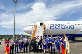 La compagnie aérienne nationale de Biélorussie, Belavia Belarusian Airlines, a officiellement inauguré, le 11 octobre, son premier vol direct reliant Minsk à l’île de Phu Quoc (Vietnam). Photo : VNA
