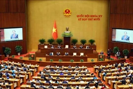 À 9 heures, le 20 octobre, la 10e session de la 15e législature de l’Assemblée nationale du Vietnam s’est solennellement ouverte dans la salle Dien Hong, au siège de l’Assemblée nationale à Hanoï. Photo : VNA