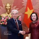 La vice-présidente de l’Assemblée nationale Nguyên Thi Thanh et le président du groupe japonais Tokushukai, Higashiue Shinichi. Photo: VNA
