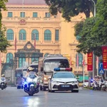 Hanoï : exercice de simulation pour l'escorte des délégations du 14e Congrès du Parti 