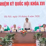 Le président de l’Assemblée nationale du Vietnam (AN), Trân Thanh Mân, préside le 16 juin à Hanoi une conférence consacrée à la mise en œuvre des orientations législatives de la 16e législature. Photo: VNA