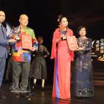 La consule générale du Vietnam à Hong Kong et Macao (Chine), Lê Duc Hanh et l’ambassadrice culturelle vietnamienne auprès de l’AAFF, Mai Thu Huyên