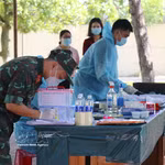 Les forces compétentes procèdent au prélèvement d'échantillons biologiques sur les restes de soldats morts pour la Patrie au cimetière des martyrs de la commune de Cu Jut, dans la province de Lâm Dông. Photo : VNA